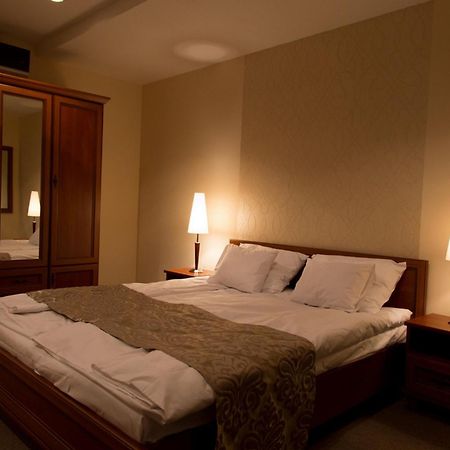 Hotel Brill Orosháza Стая снимка