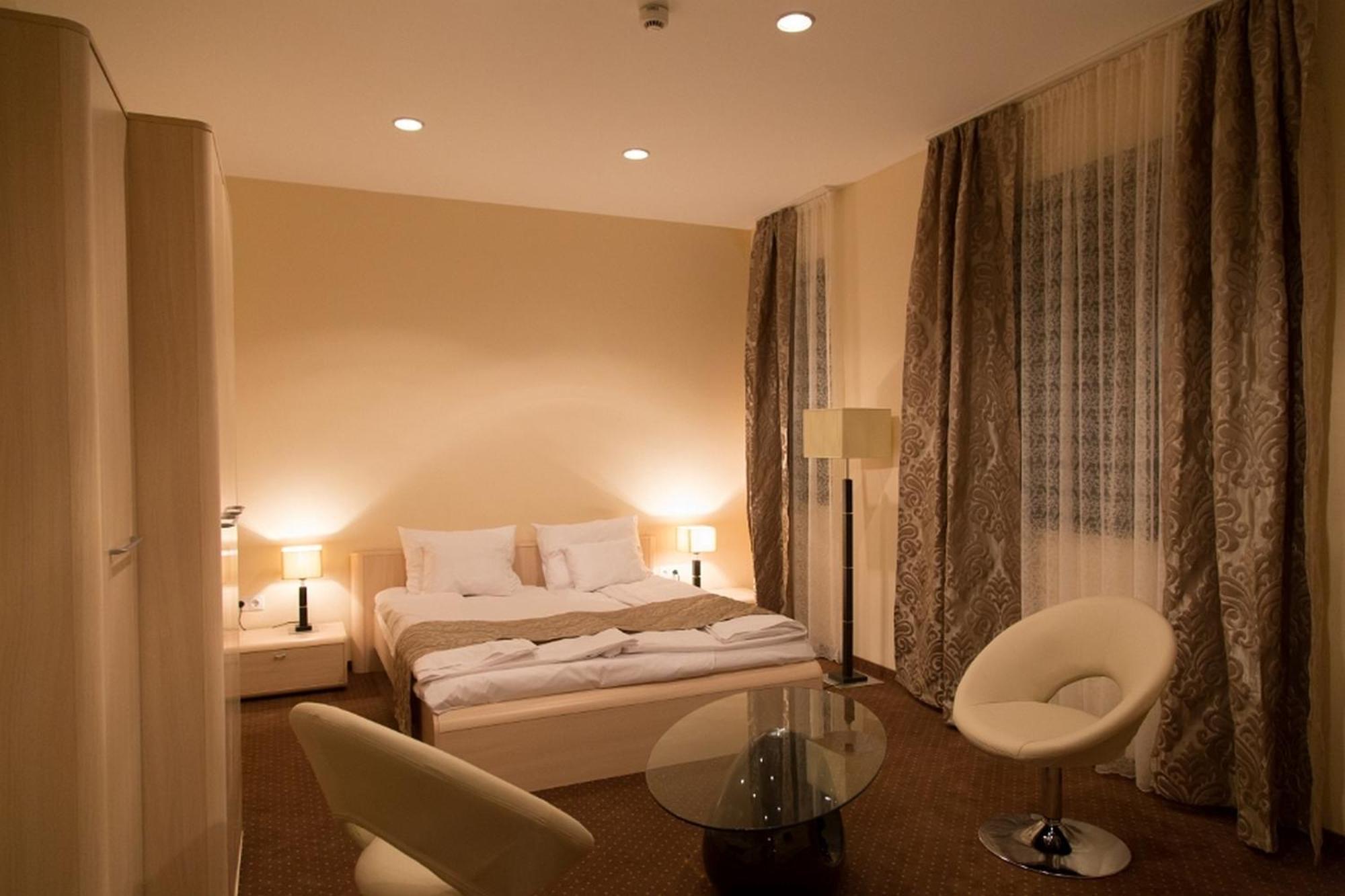 Hotel Brill Orosháza Стая снимка