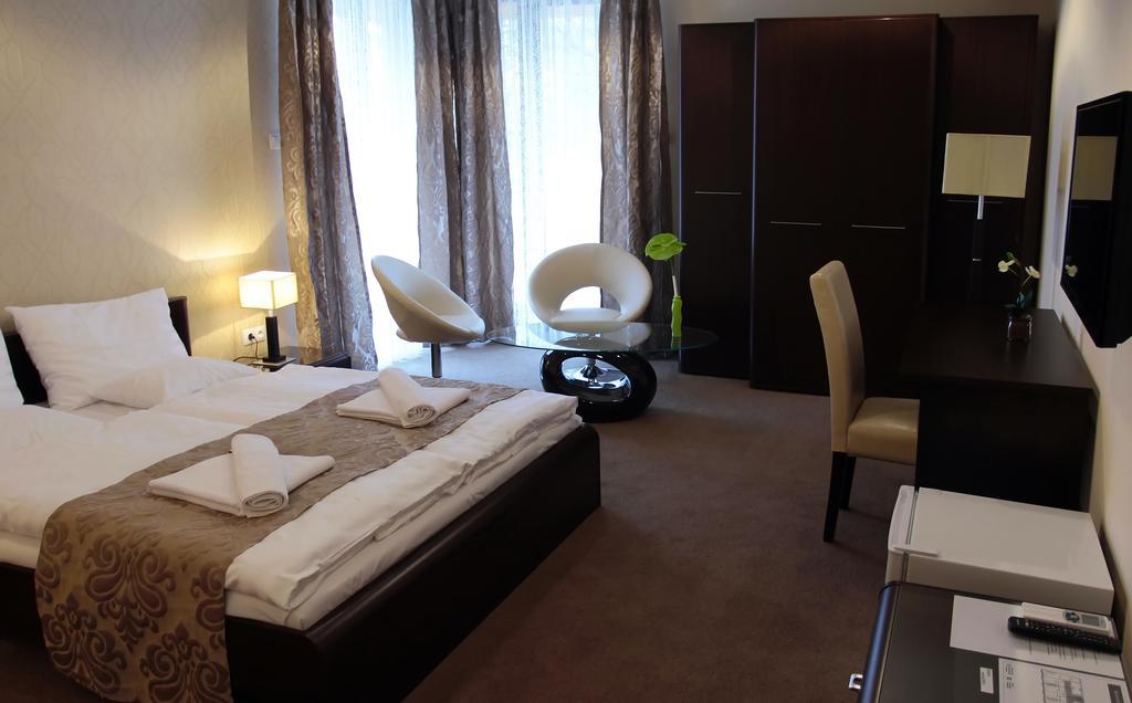 Hotel Brill Orosháza Стая снимка