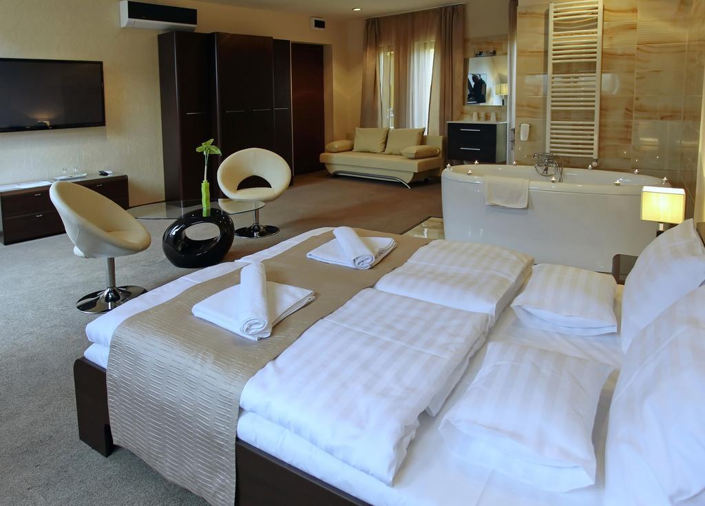 Hotel Brill Orosháza Екстериор снимка