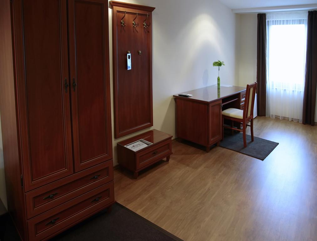 Hotel Brill Orosháza Стая снимка